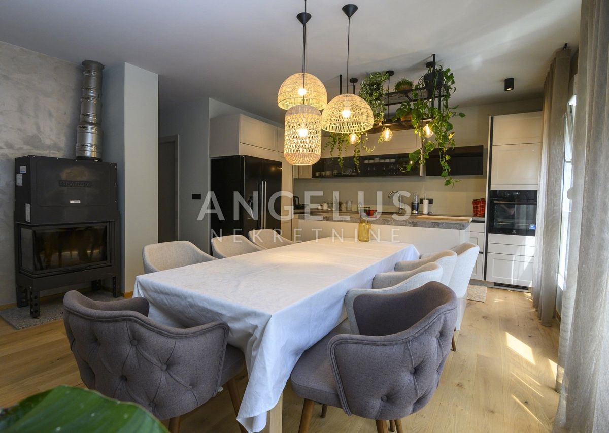 Podstrana - lux stanovanje s strešno teraso, novogradnja