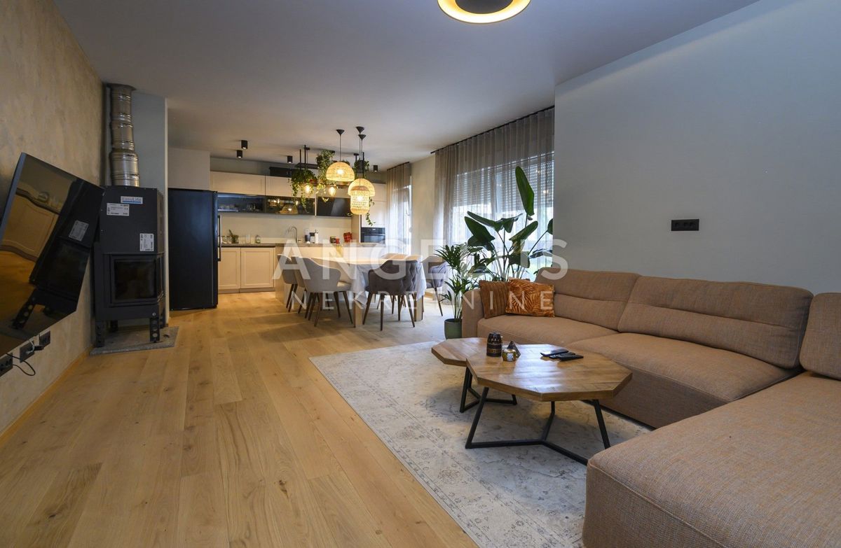 Podstrana - lux stanovanje s strešno teraso, novogradnja