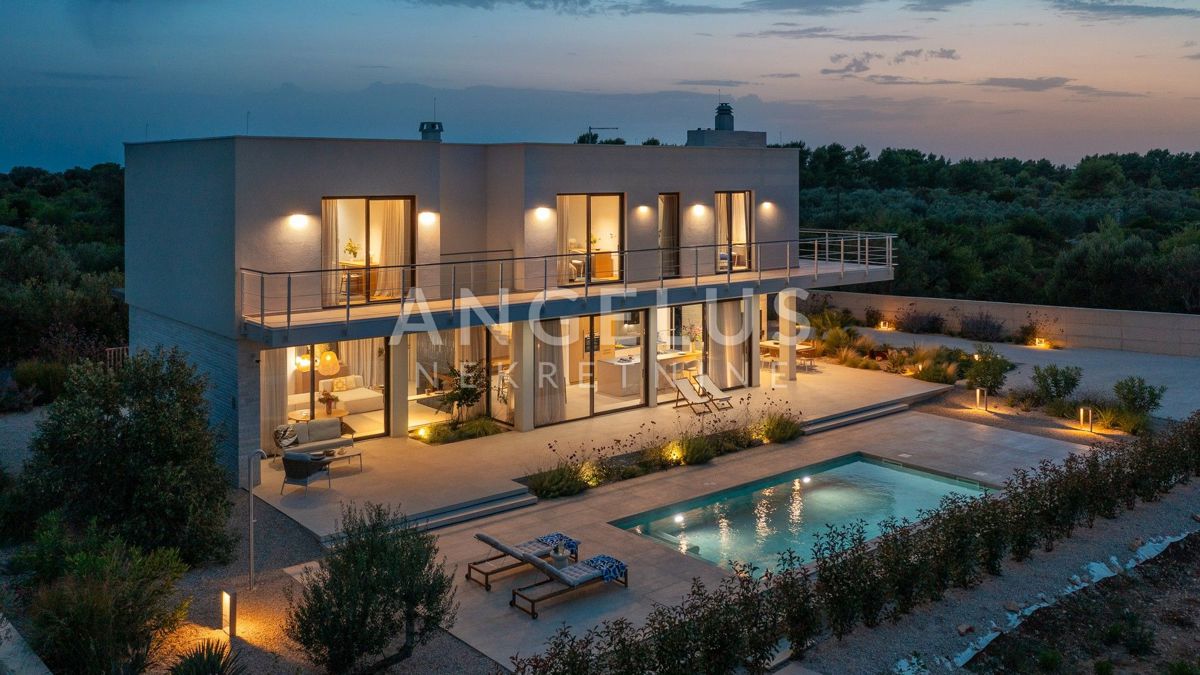 Šolta - novozgrajena vila z bazenom v osrčju otoka, PRODAJA