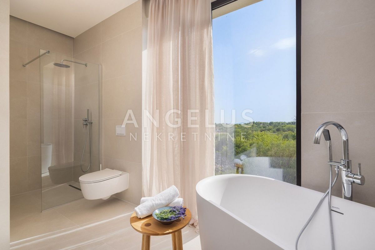 Šolta - novozgrajena vila z bazenom v osrčju otoka, PRODAJA