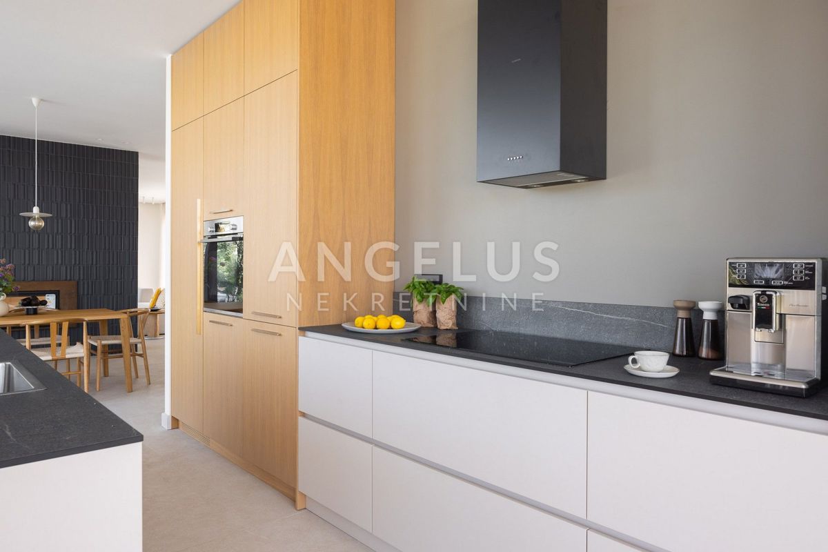 Šolta - novozgrajena vila z bazenom v osrčju otoka, PRODAJA