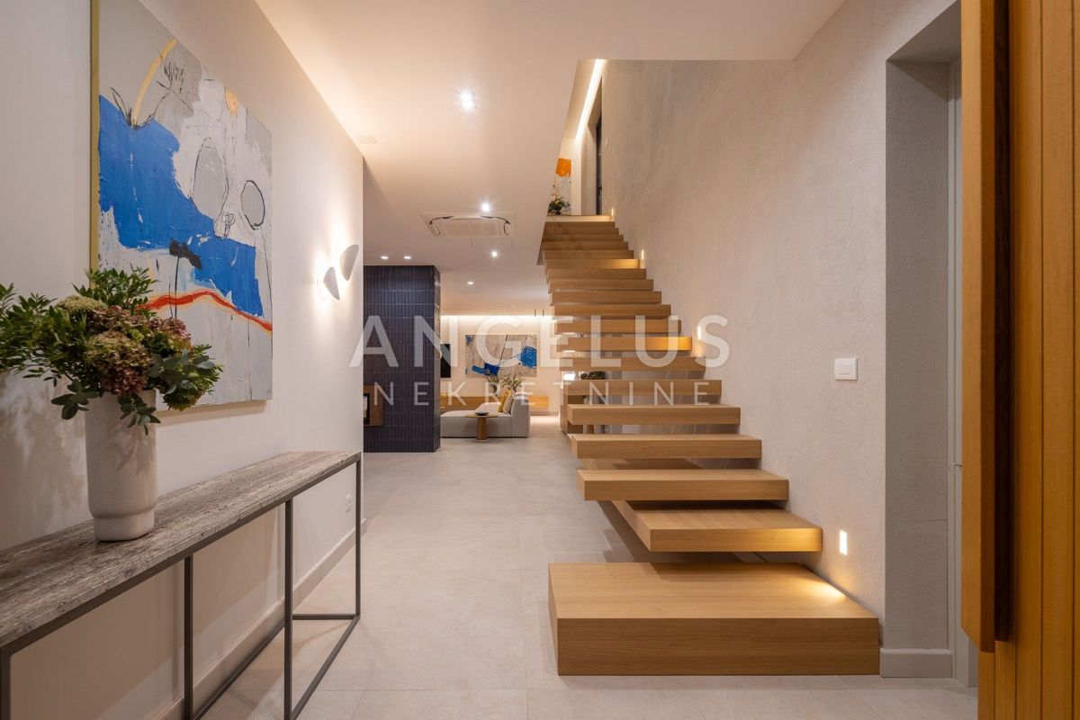 Šolta - novozgrajena vila z bazenom v osrčju otoka, PRODAJA