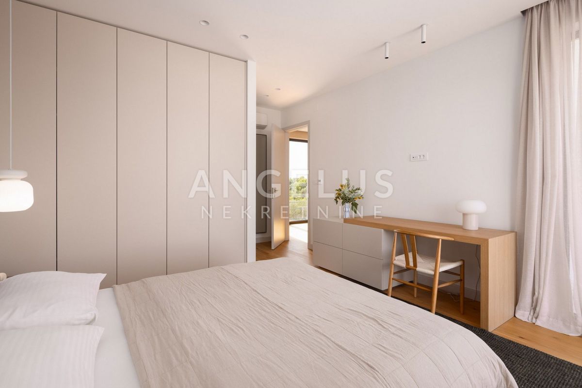 Šolta - novozgrajena vila z bazenom v osrčju otoka, PRODAJA