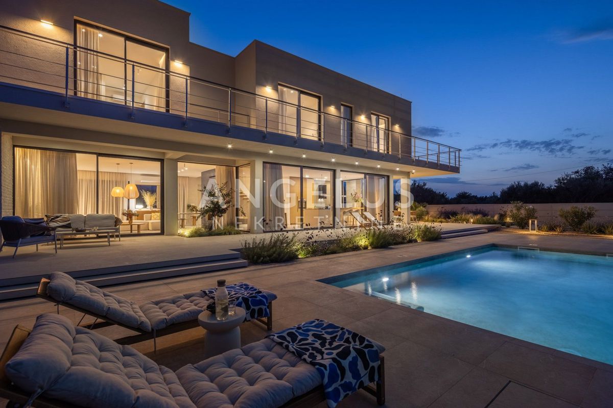 Šolta - novozgrajena vila z bazenom v osrčju otoka, PRODAJA