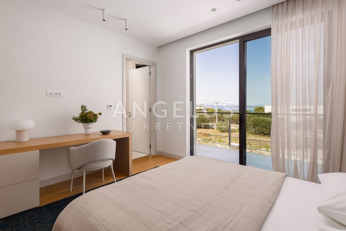 Šolta - novozgrajena vila z bazenom v osrčju otoka, PRODAJA