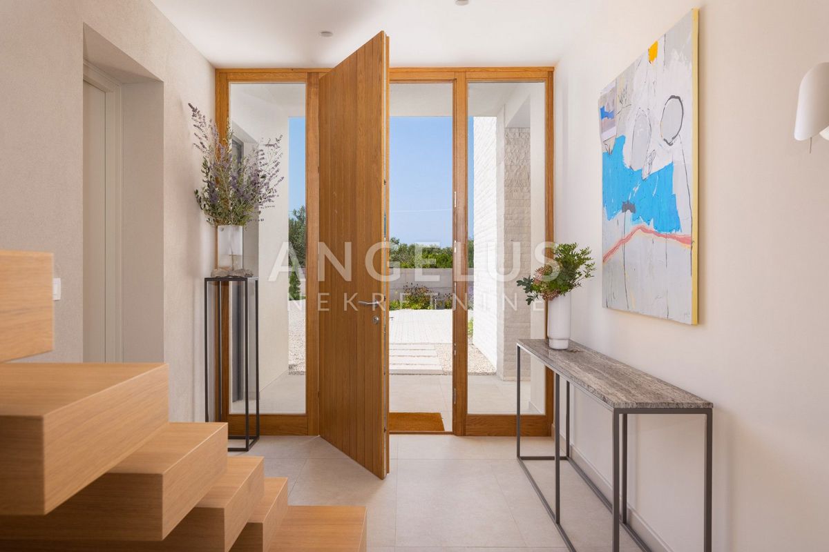 Šolta - novozgrajena vila z bazenom v osrčju otoka, PRODAJA