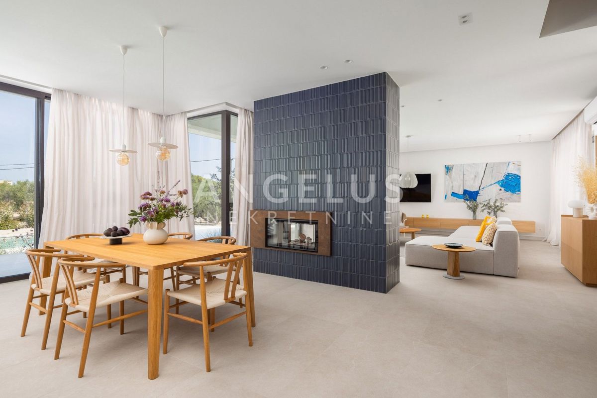 Šolta - novozgrajena vila z bazenom v osrčju otoka, PRODAJA