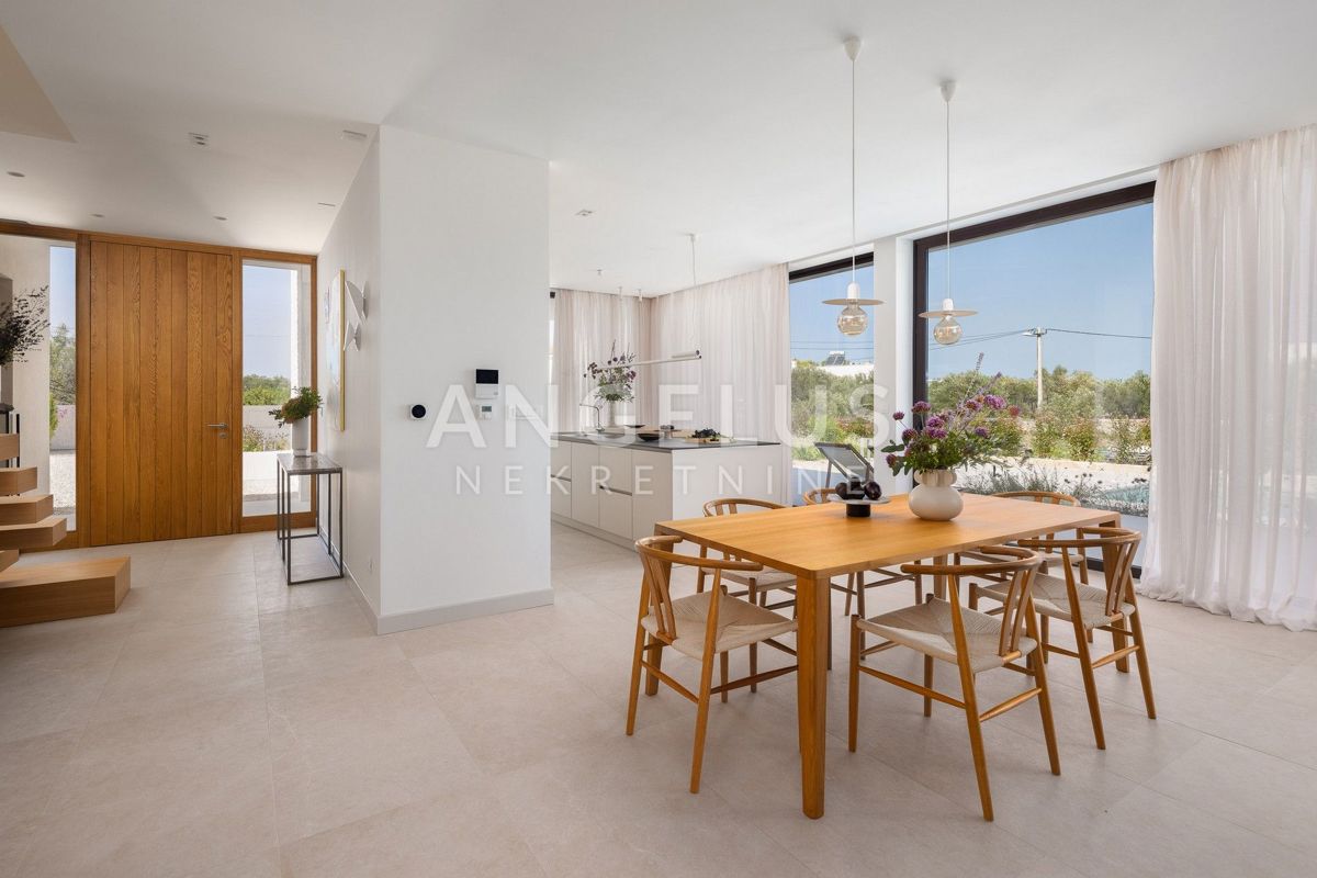 Šolta - novozgrajena vila z bazenom v osrčju otoka, PRODAJA