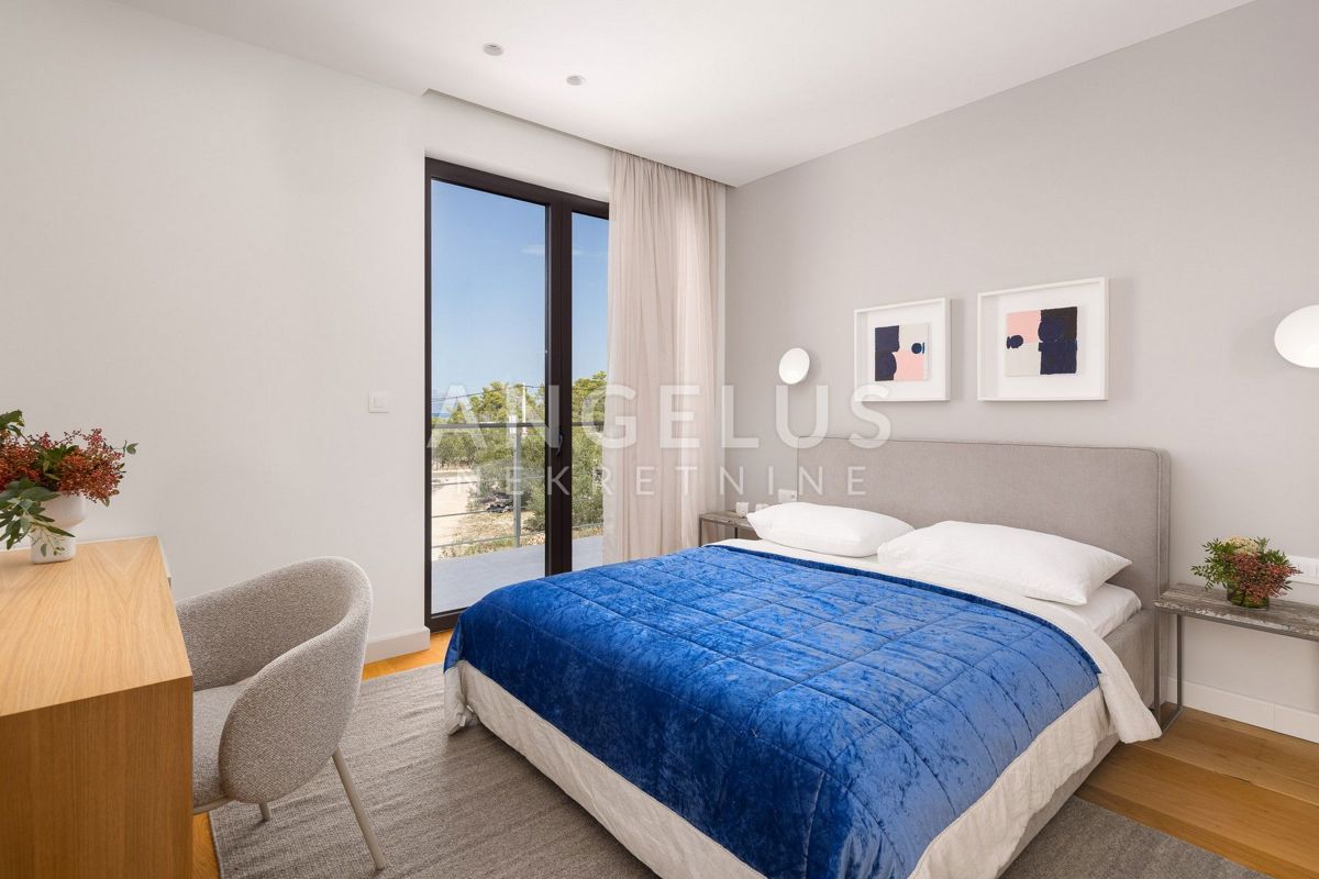 Šolta - novozgrajena vila z bazenom v osrčju otoka, PRODAJA