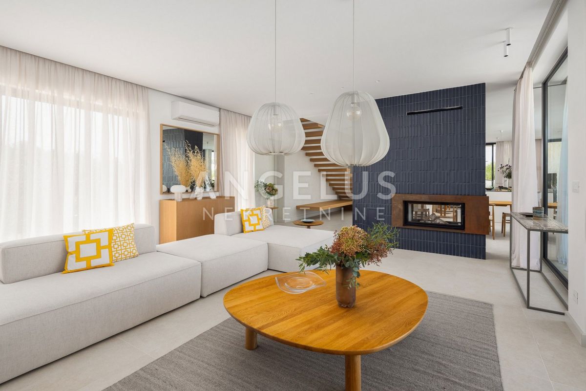 Šolta - novozgrajena vila z bazenom v osrčju otoka, PRODAJA