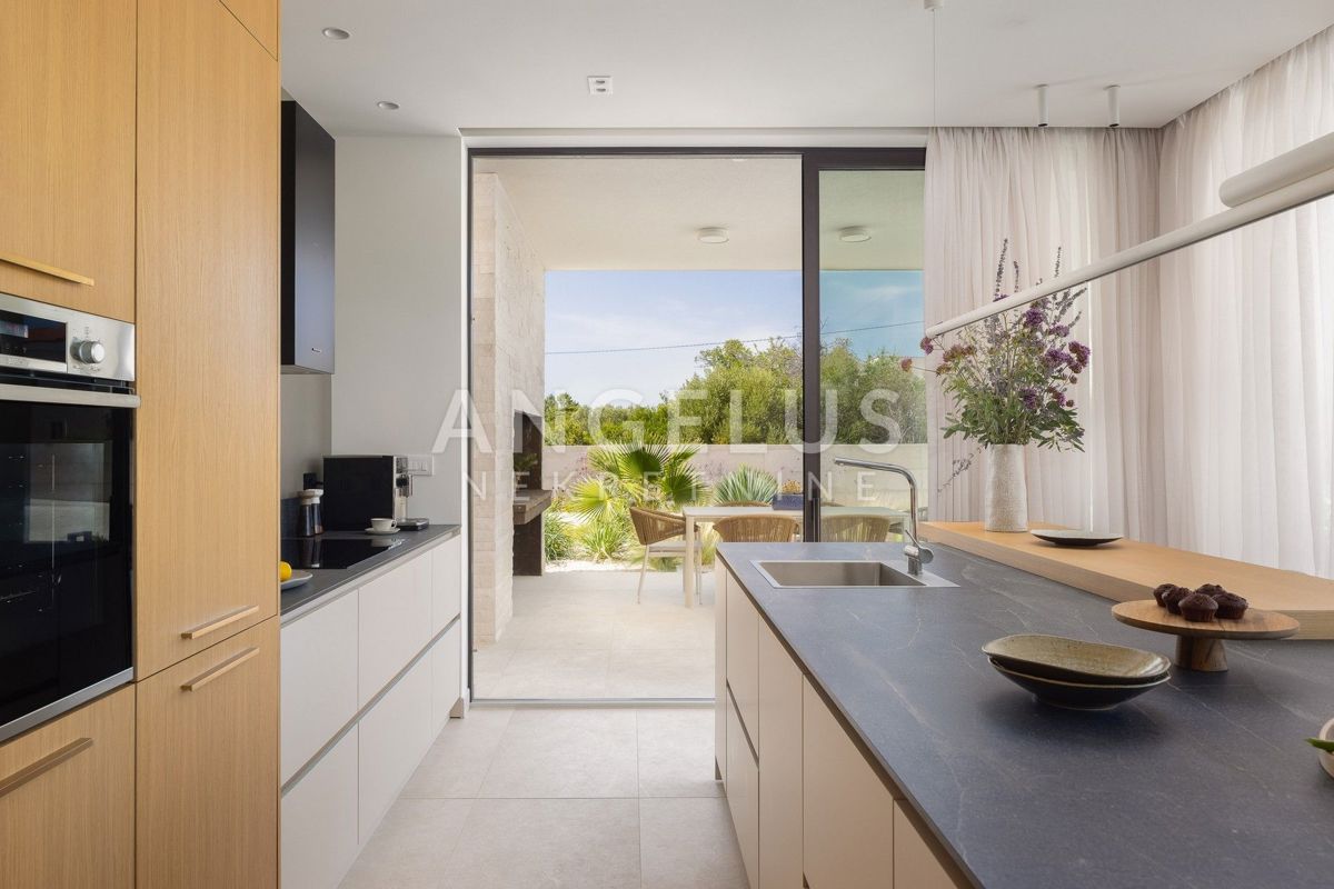 Šolta - novozgrajena vila z bazenom v osrčju otoka, PRODAJA