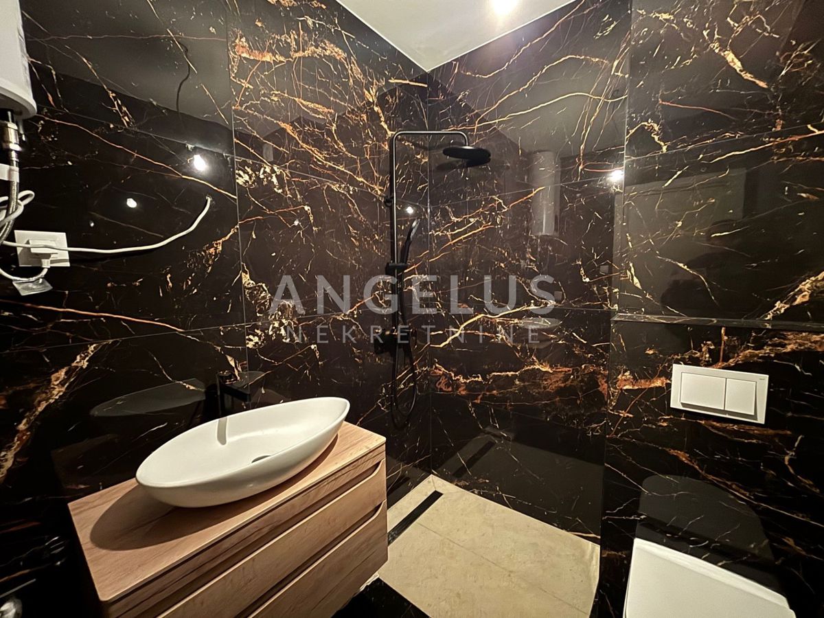 Hrvaška, Kaštel Štafilić - Dvosobno stanovanje z vrtom in parkirnim mestom, PRODAMO