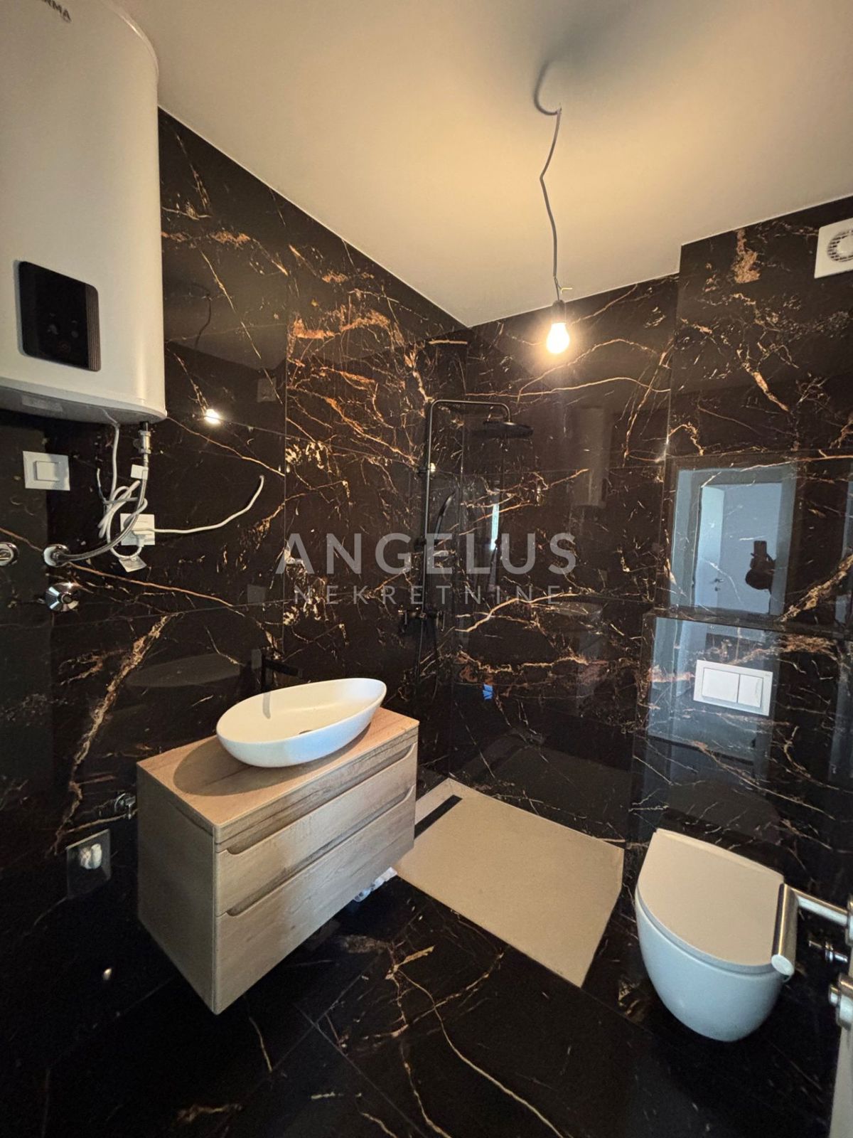 Hrvaška, Kaštel Štafilić - Dvosobno stanovanje z vrtom in parkirnim mestom, PRODAMO