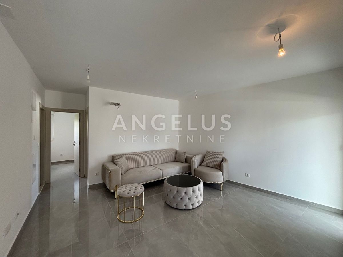 Hrvaška, Kaštel Štafilić - Dvosobno stanovanje z vrtom in parkirnim mestom, PRODAMO