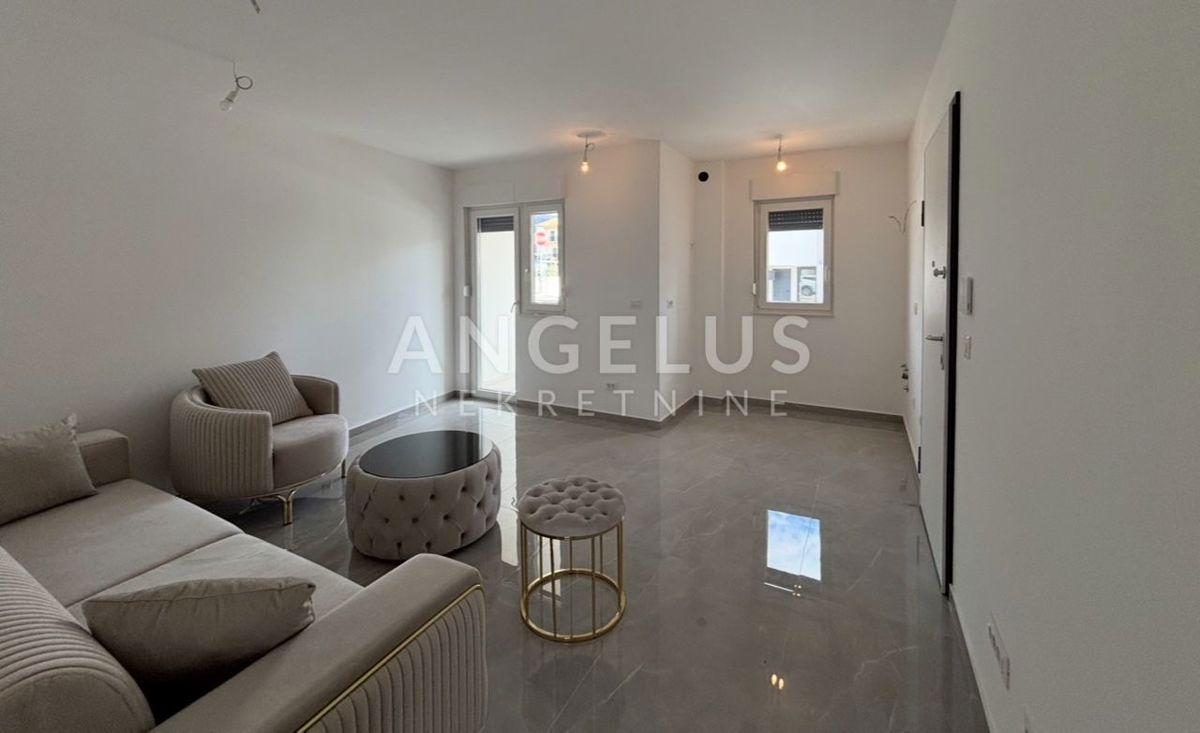 Hrvaška, Kaštel Štafilić - Dvosobno stanovanje z vrtom in parkirnim mestom, PRODAMO