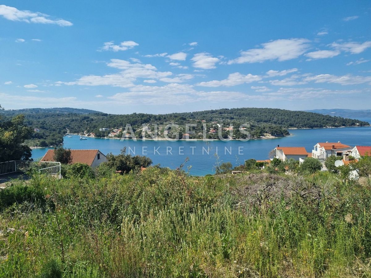 Šolta, Nečujam - gradbeno zemljišče s pogledom na morje, 2400 m2