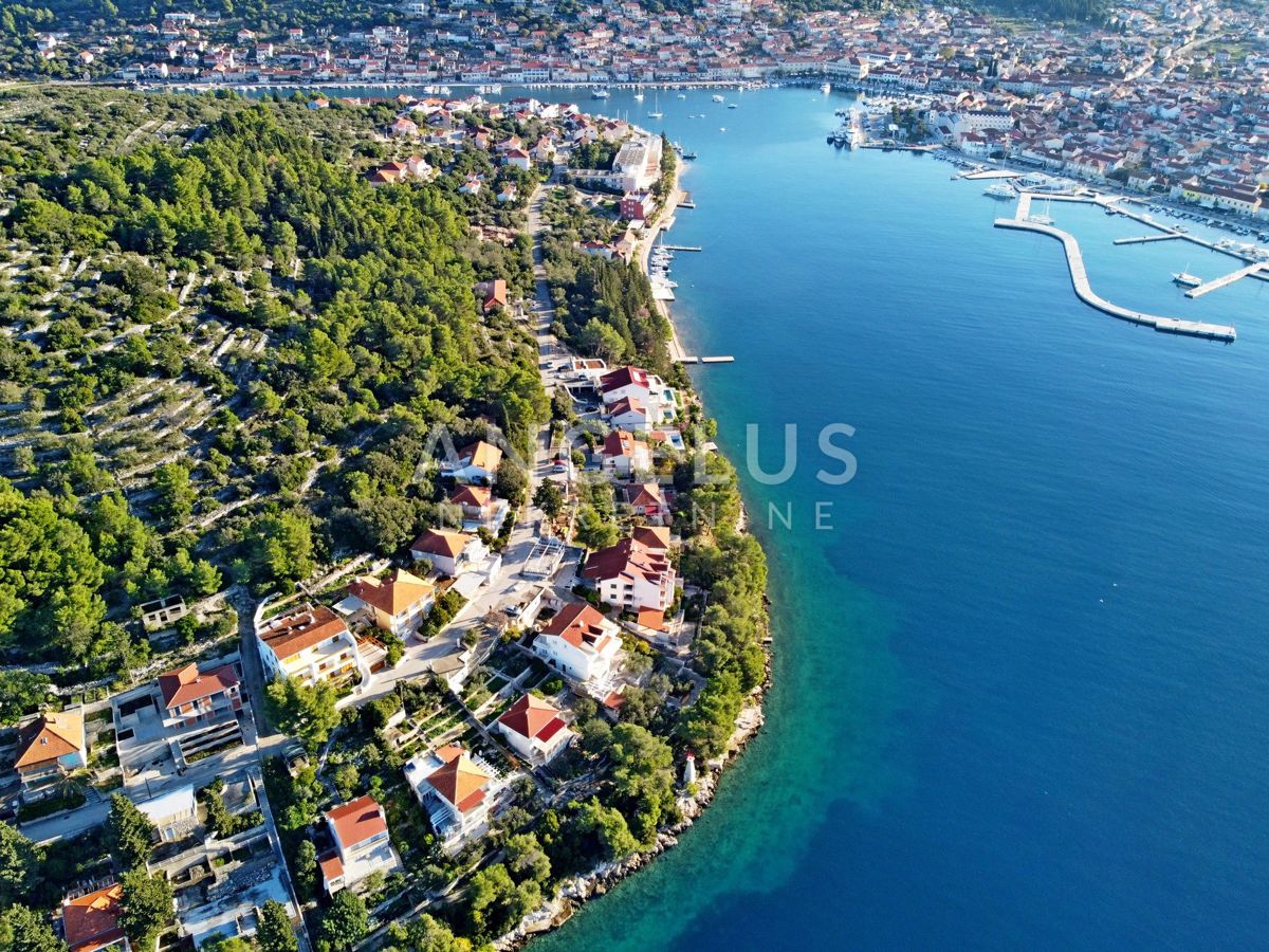 Hrvaška, otok Korčula, Vela luka - gradbeno zemljišče s pogledom na morje - 960 m2