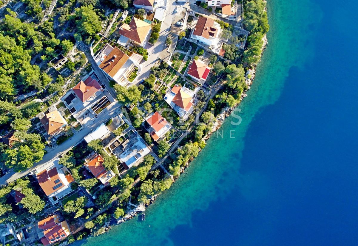 Hrvaška, otok Korčula, Vela luka - gradbeno zemljišče s pogledom na morje - 960 m2