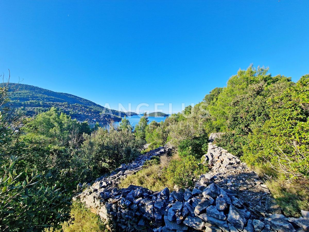 Hrvaška, otok Korčula, Vela luka - gradbeno zemljišče s pogledom na morje - 960 m2