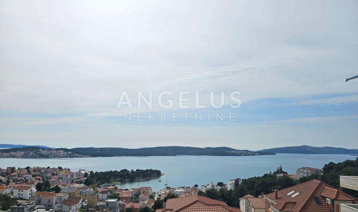 Čiovo, Trogir - dvosobno dupleks stanovanje, parking, novogradnja PRODAMO