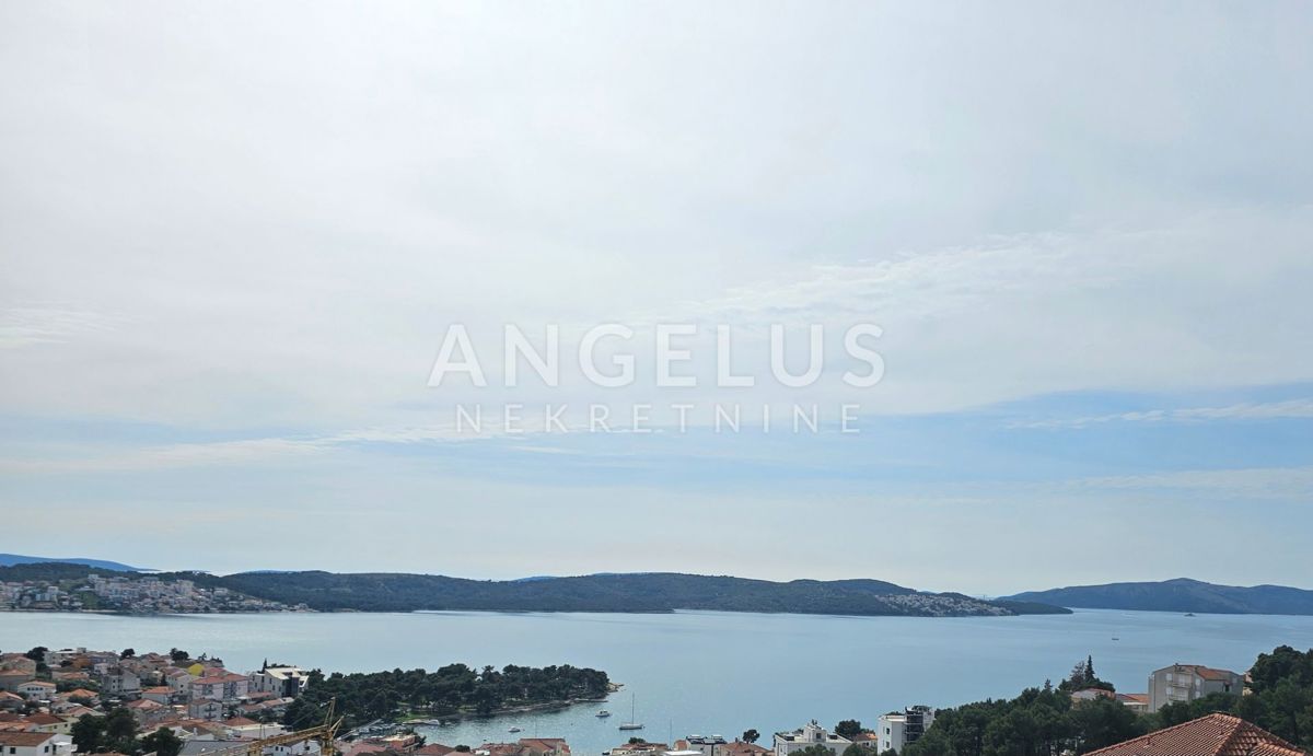 Čiovo, Trogir - dvosobno dupleks stanovanje, parking, novogradnja PRODAMO