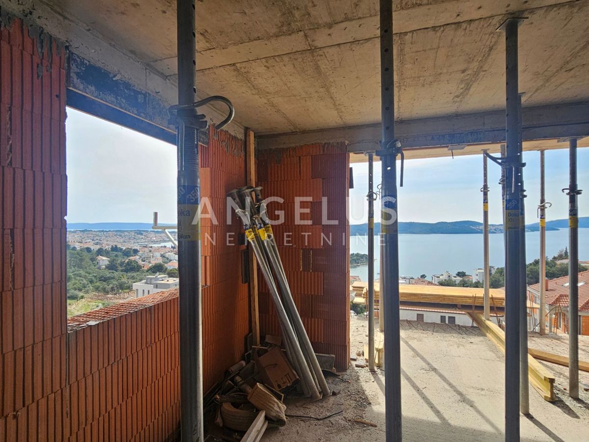 Čiovo, Trogir - dvosobno dupleks stanovanje, parking, novogradnja PRODAMO