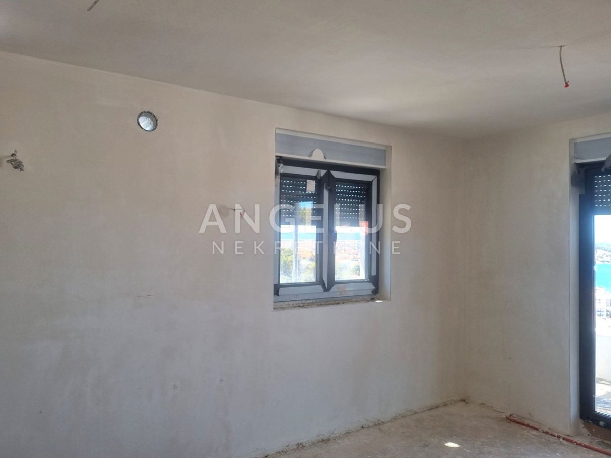 Čiovo, Trogir - dvosobno dupleks stanovanje, parking, novogradnja PRODAMO