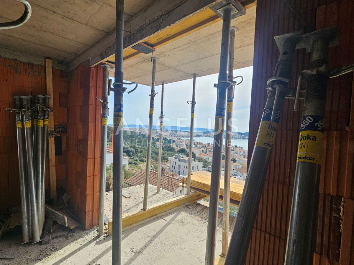 Čiovo, Trogir - dvosobno dupleks stanovanje, parking, novogradnja PRODAMO