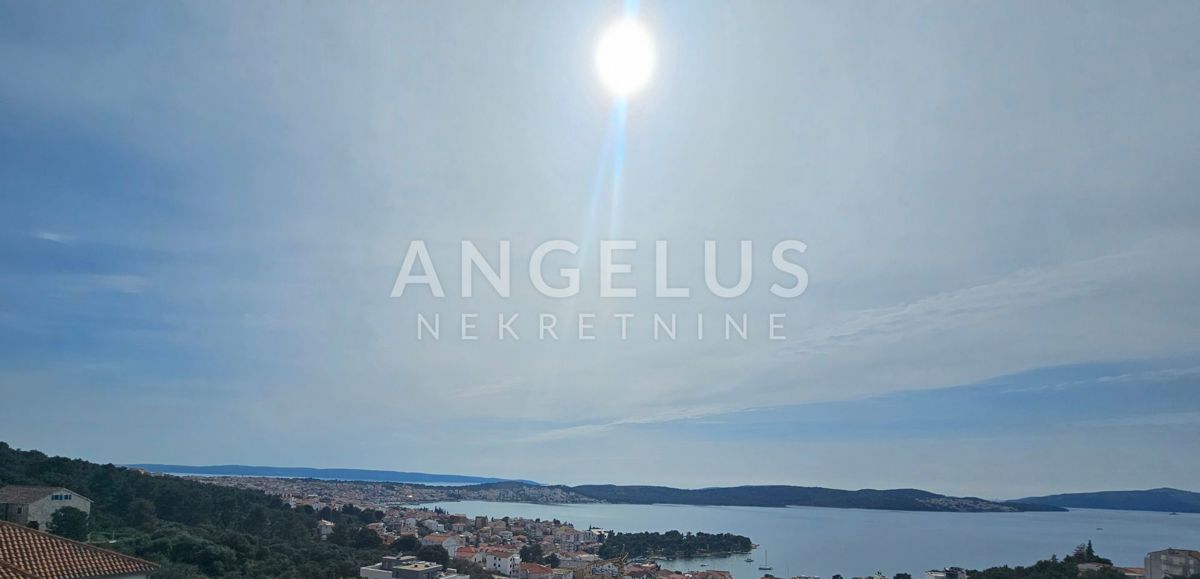 Čiovo, Trogir - dvosobno dupleks stanovanje, parking, novogradnja PRODAMO