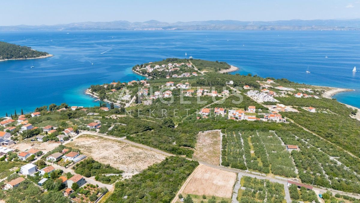 Solta, Necujam - grad. zem. v bližini morja, 1600 m2, PRODAJA