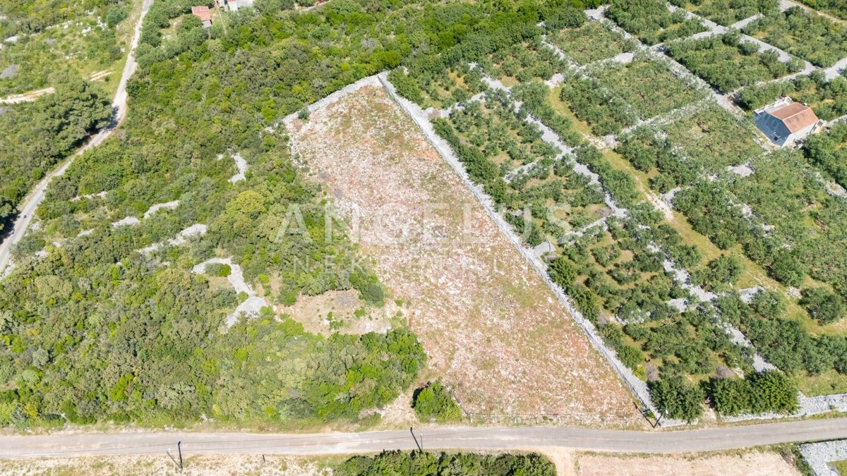 Solta, Necujam - grad. zem. v bližini morja, 1600 m2, PRODAJA