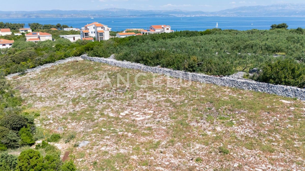 Solta, Necujam - grad. zem. v bližini morja, 1600 m2, PRODAJA