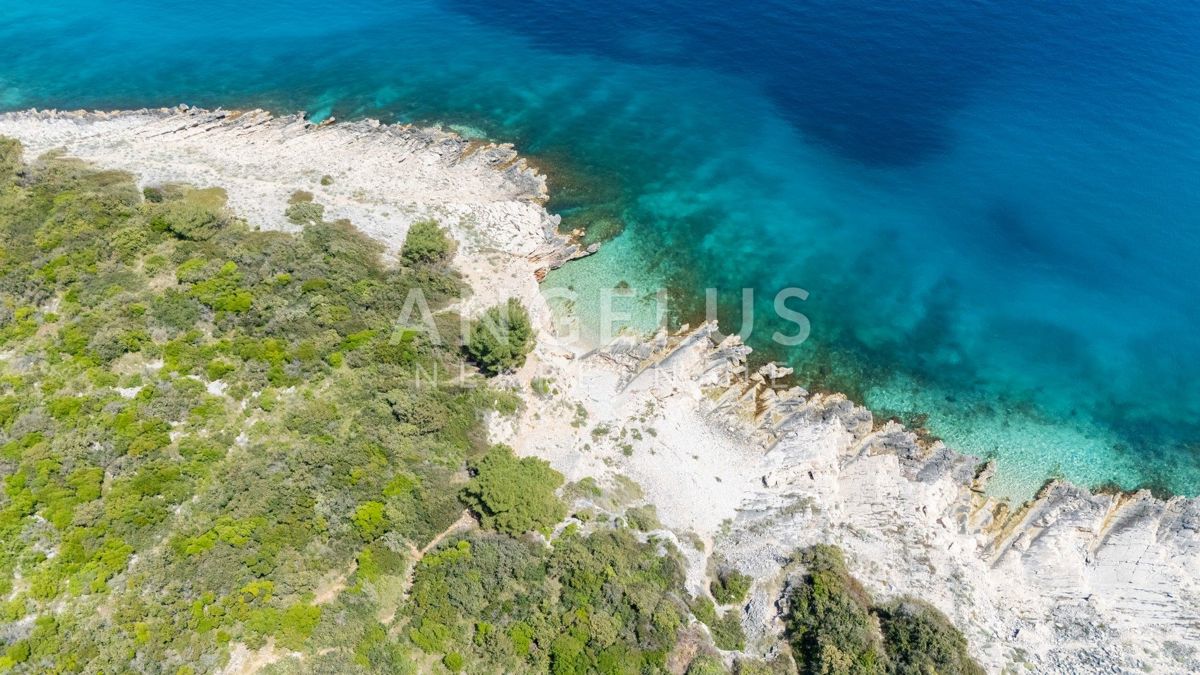 Solta, Necujam - grad. zem. v bližini morja, 1600 m2, PRODAJA