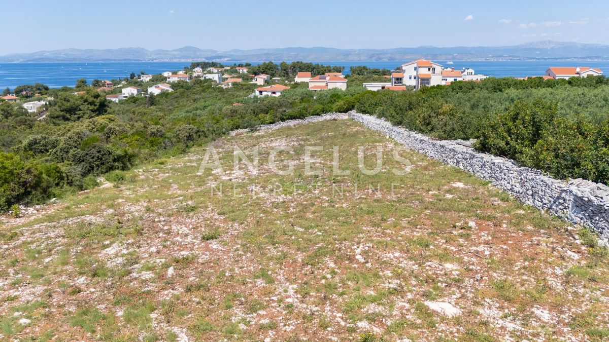 Solta, Necujam - grad. zem. v bližini morja, 1600 m2, PRODAJA