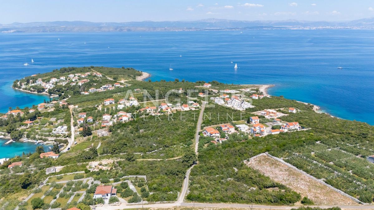 Solta, Necujam - grad. zem. v bližini morja, 1600 m2, PRODAJA