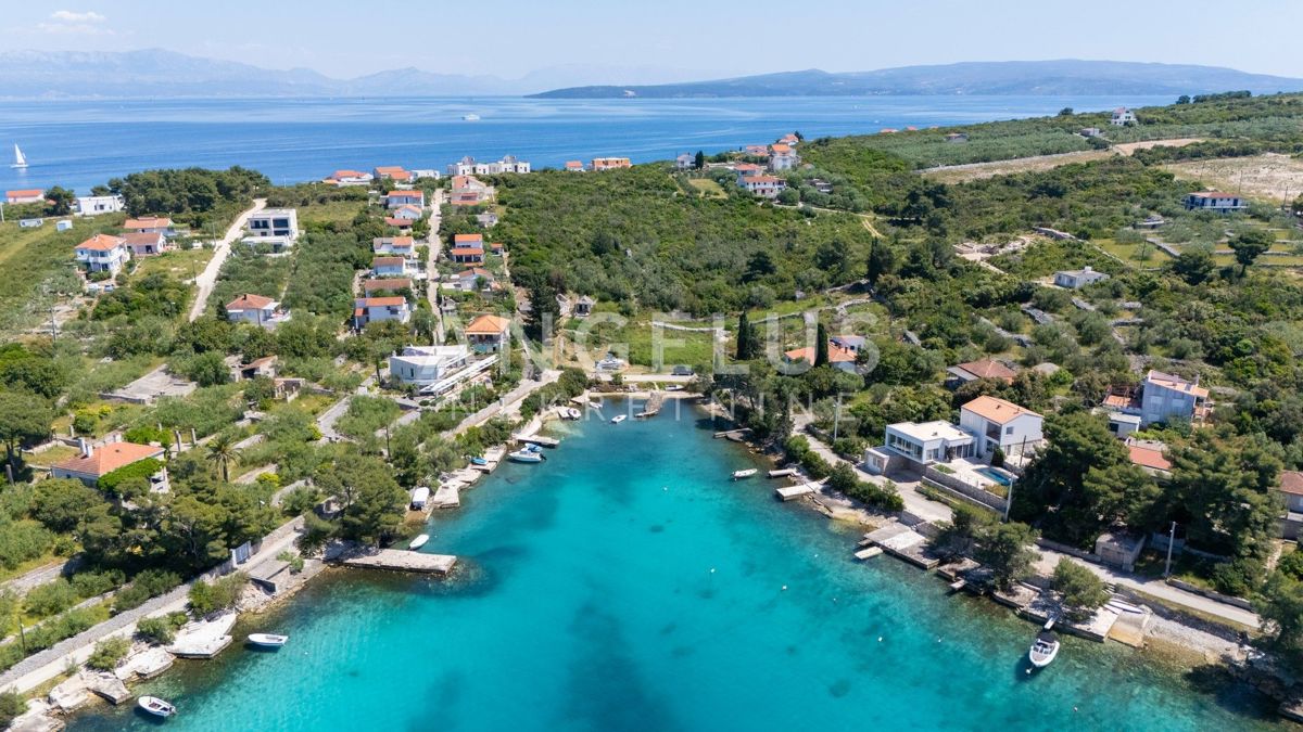 Solta, Necujam - grad. zem. v bližini morja, 1600 m2, PRODAJA