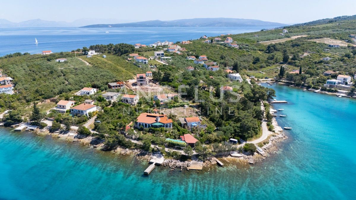 Solta, Necujam - grad. zem. v bližini morja, 1600 m2, PRODAJA