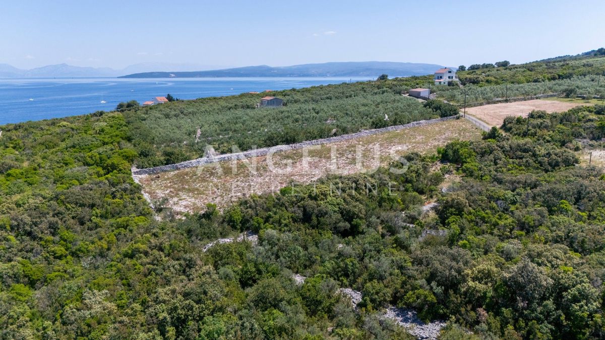 Solta, Necujam - grad. zem. v bližini morja, 1600 m2, PRODAJA