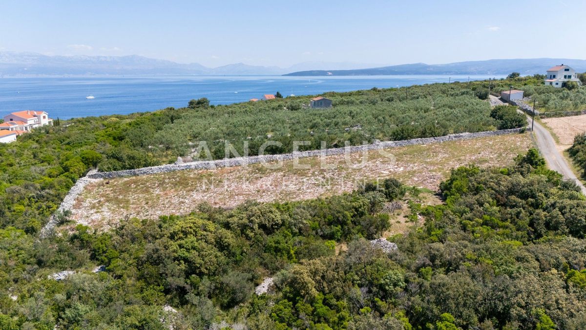 Solta, Necujam - grad. zem. v bližini morja, 1600 m2, PRODAJA