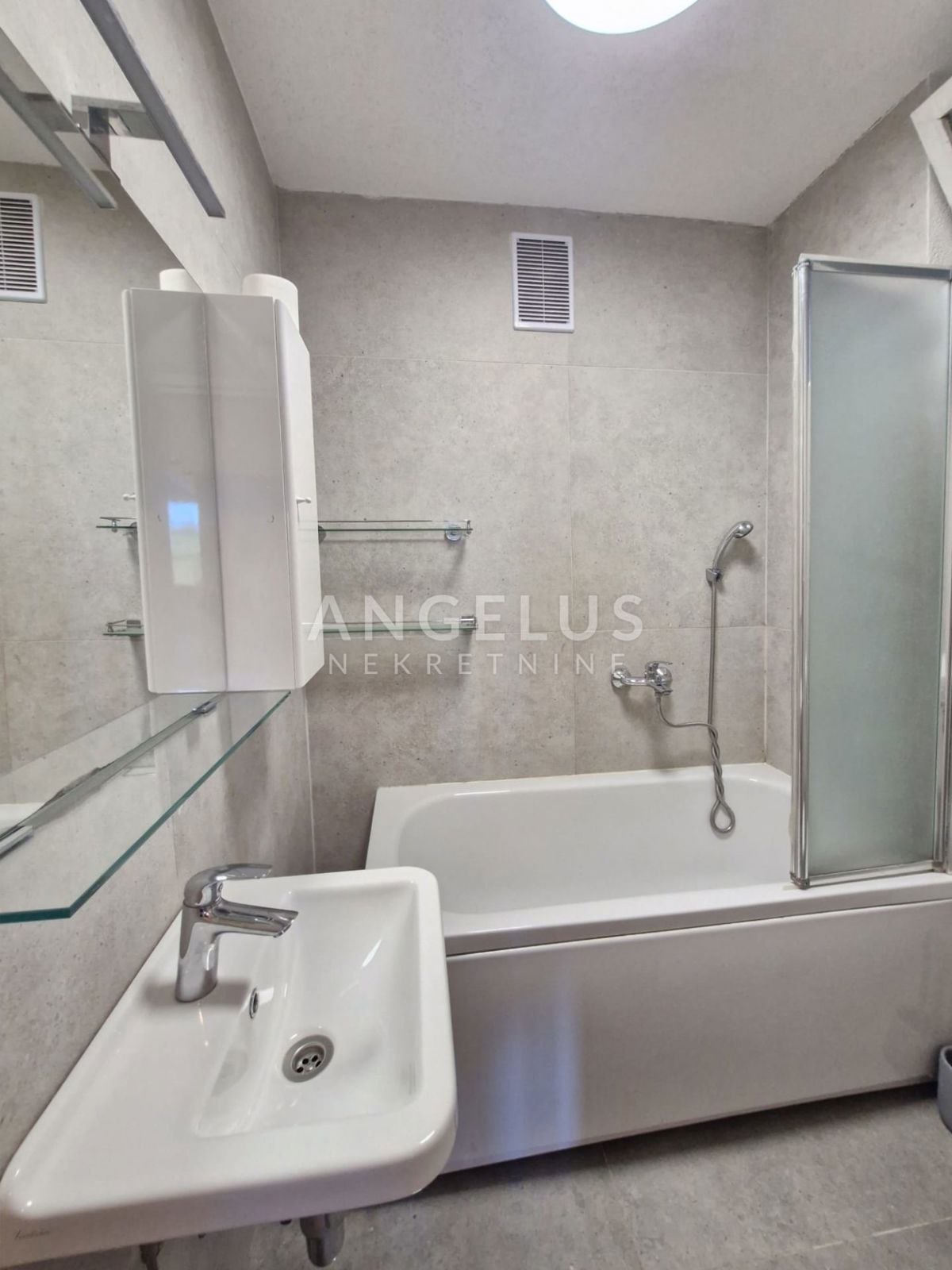 Hrvaška, Dubrovnik, Boninovo - Štirisobno družinsko stanovanje, 109 m2