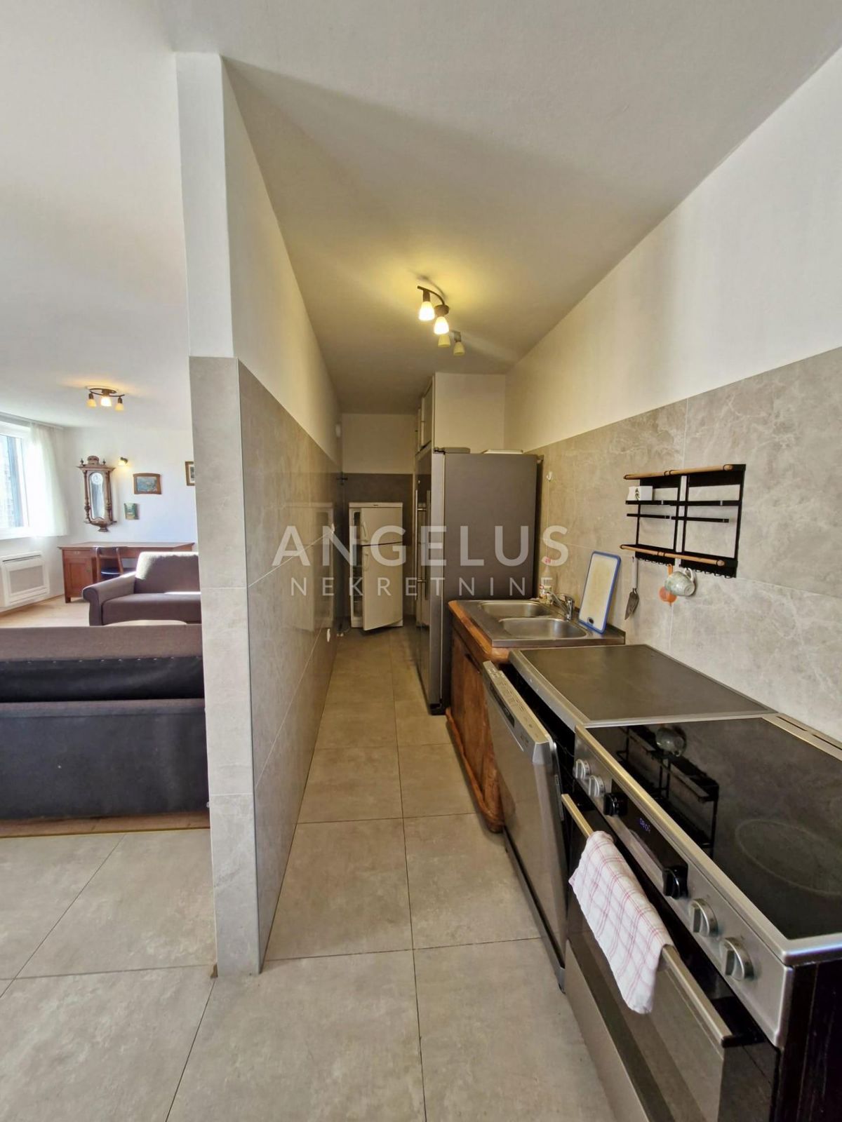 Hrvaška, Dubrovnik, Boninovo - Štirisobno družinsko stanovanje, 109 m2