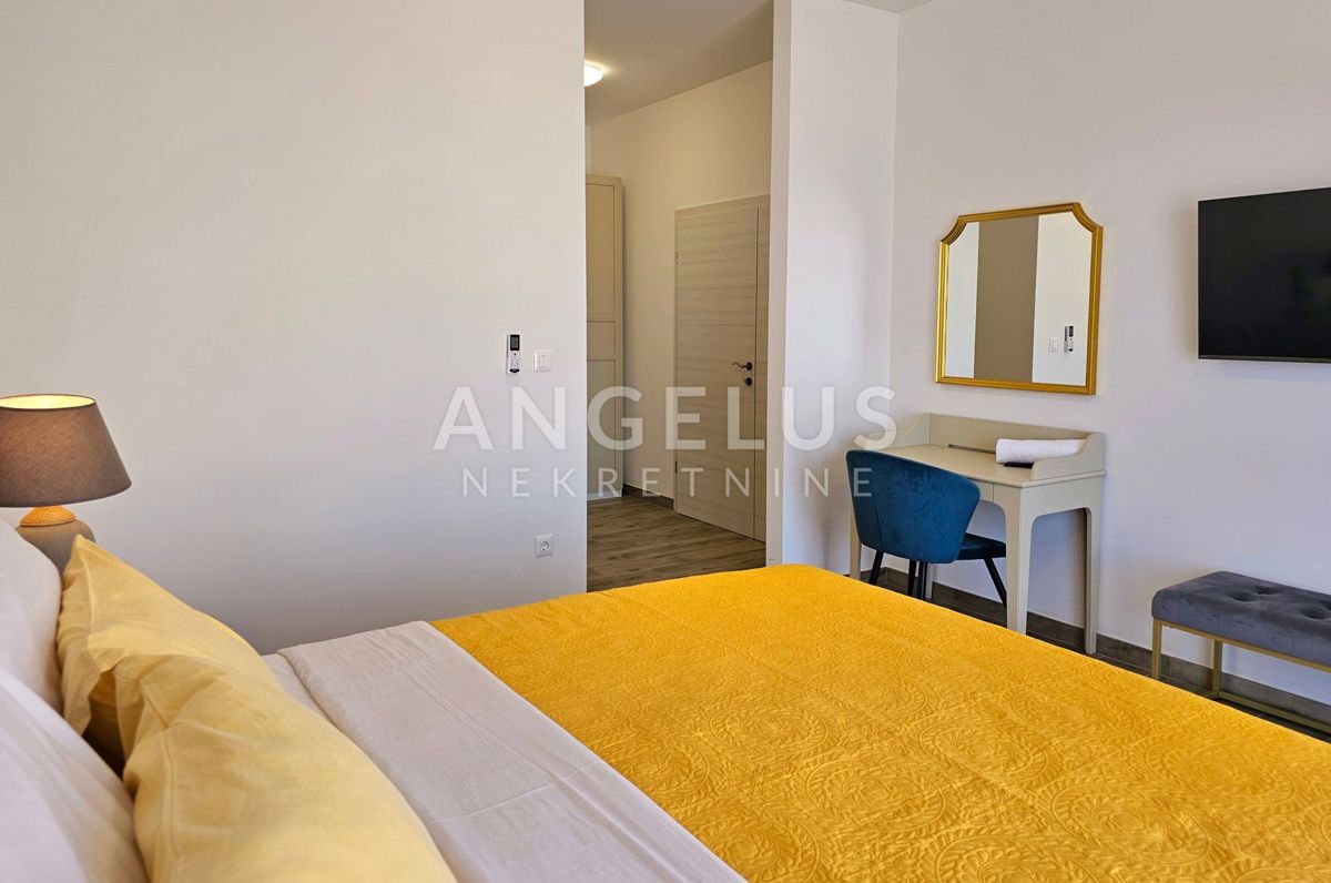 Kaštel Novi - novozgrajena mediteranska hiša z bazenom