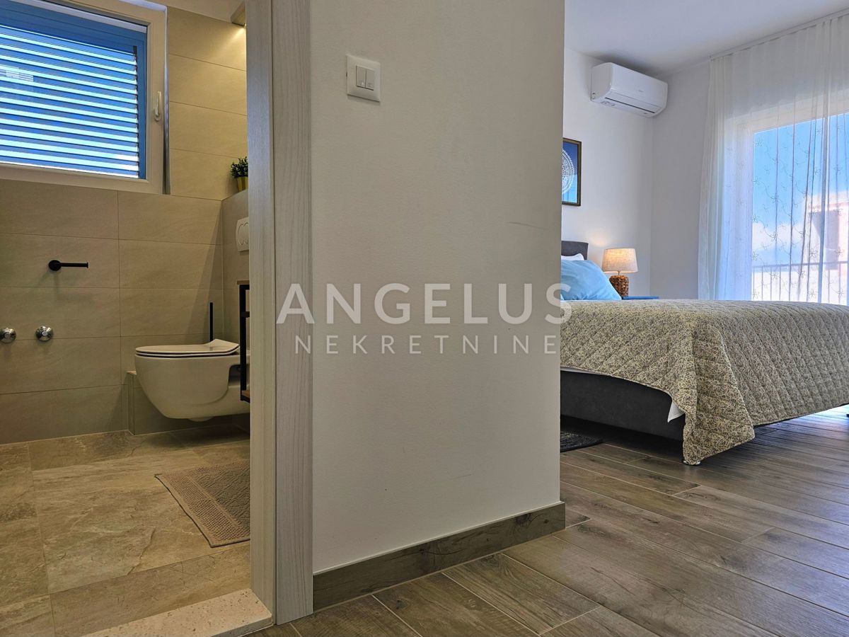 Kaštel Novi - novozgrajena mediteranska hiša z bazenom