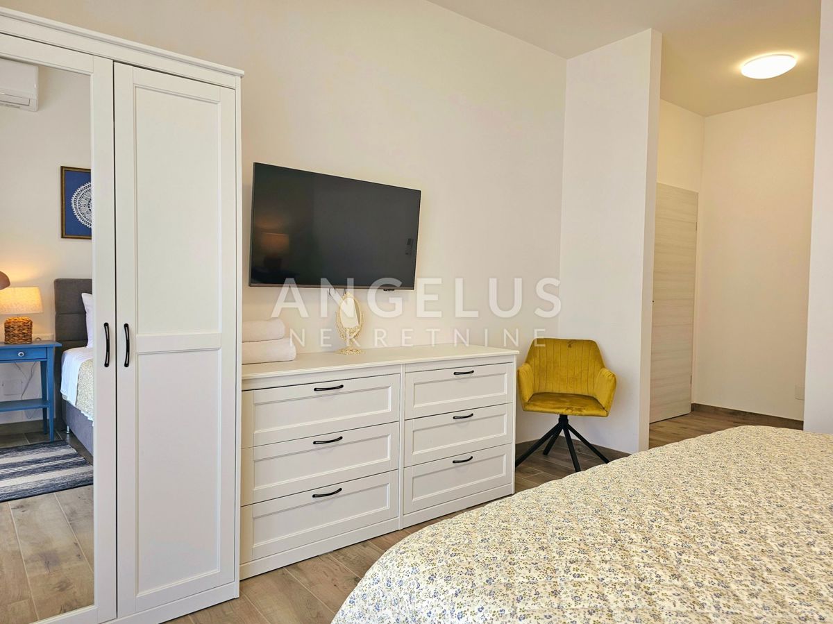 Kaštel Novi - novozgrajena mediteranska hiša z bazenom