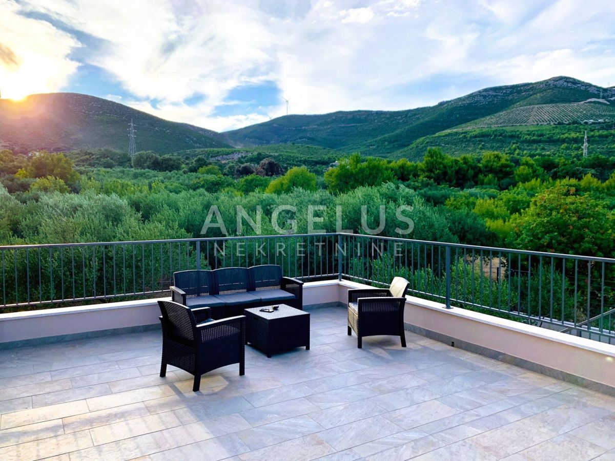 Kaštel Novi - novozgrajena mediteranska hiša z bazenom