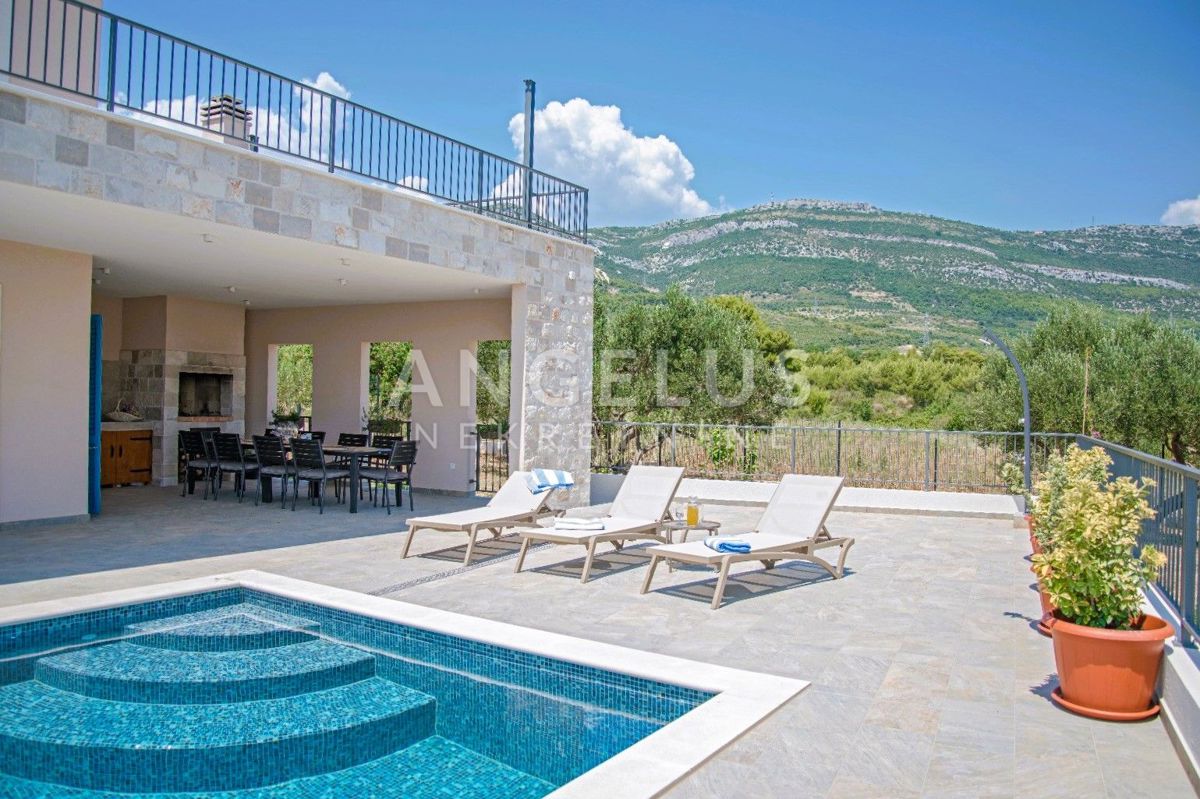 Kaštel Novi - novozgrajena mediteranska hiša z bazenom