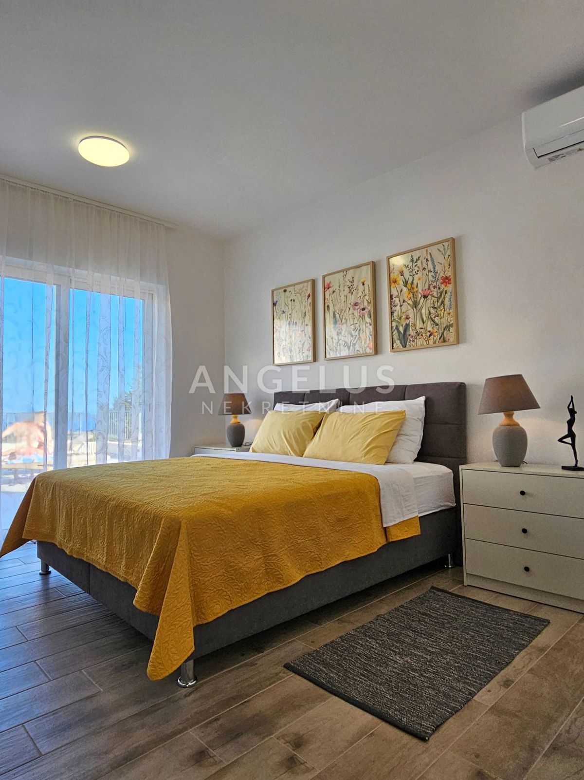 Kaštel Novi - novozgrajena mediteranska hiša z bazenom