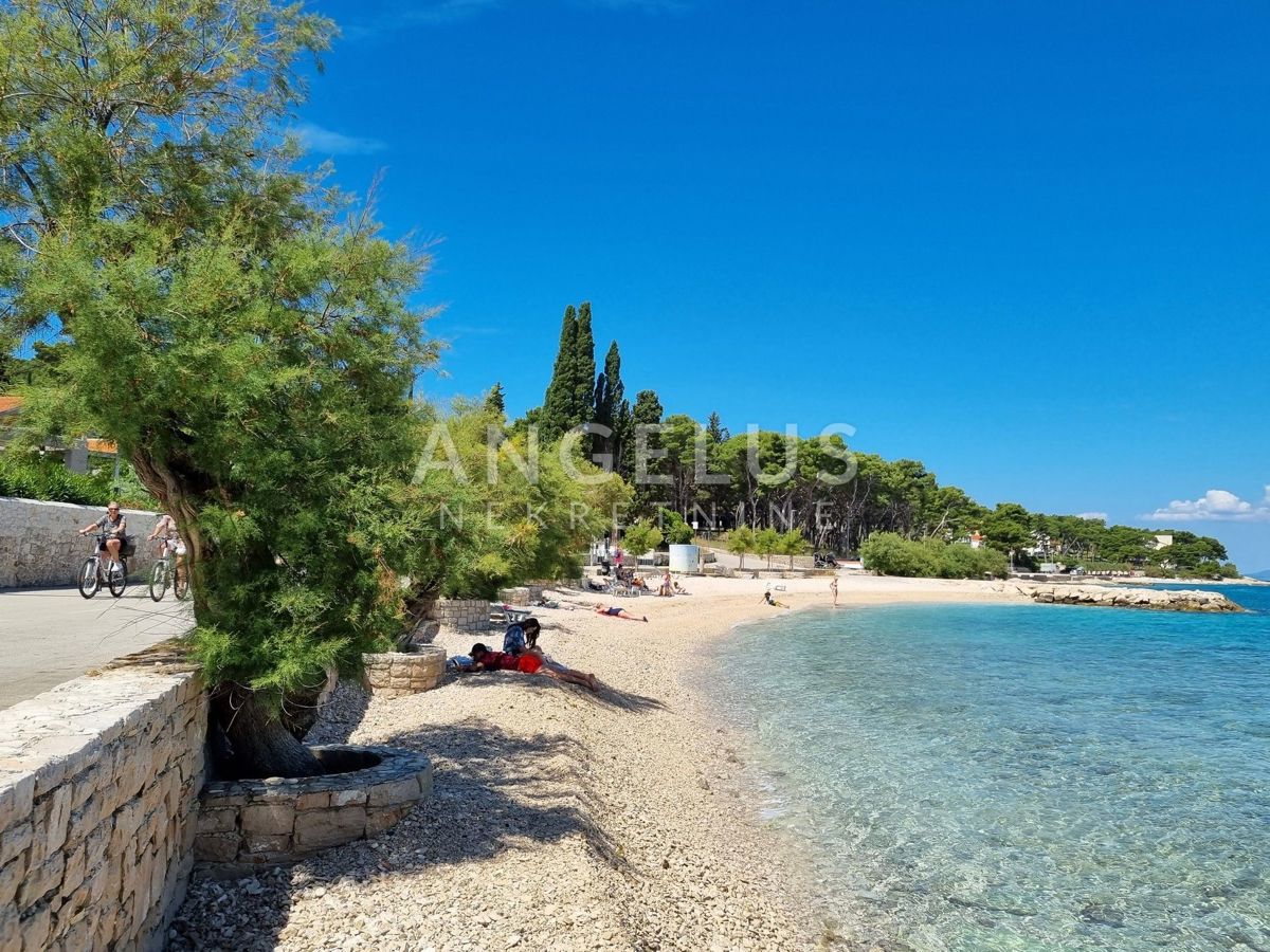 Brač, Sutivan - zemljišče z dovoljenjem v bližini morja, 600 m2, PRODAJA