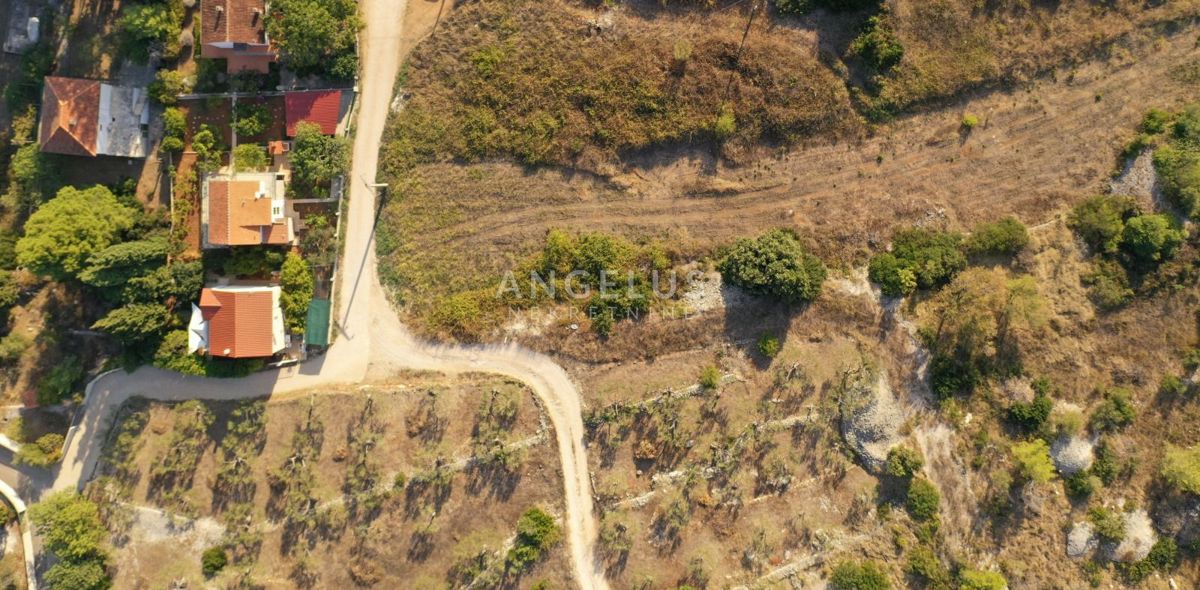 Brač, Sutivan - zemljišče z dovoljenjem v bližini morja, 600 m2, PRODAJA