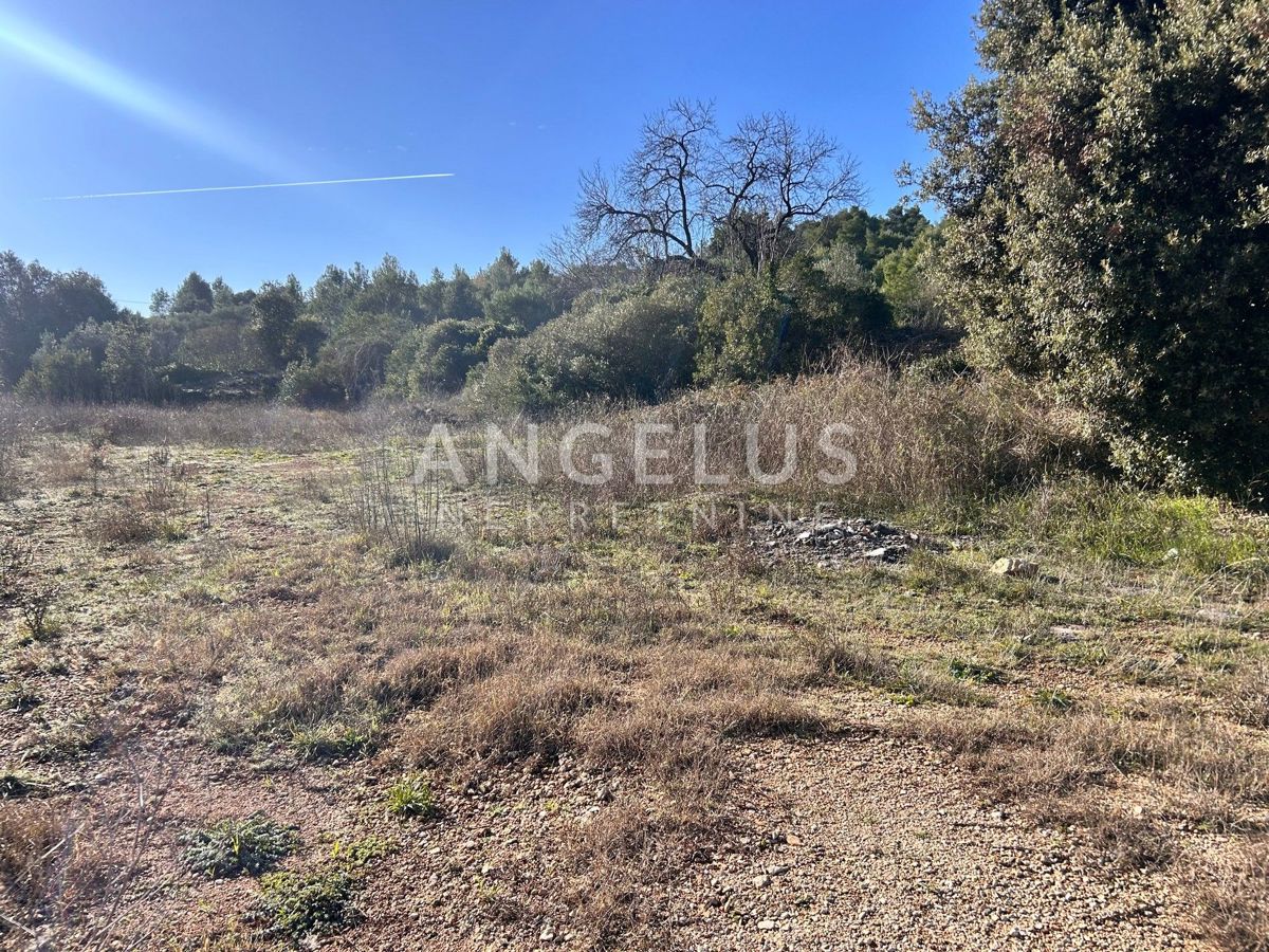 Brač, Sutivan - zemljišče z dovoljenjem v bližini morja, 600 m2, PRODAJA